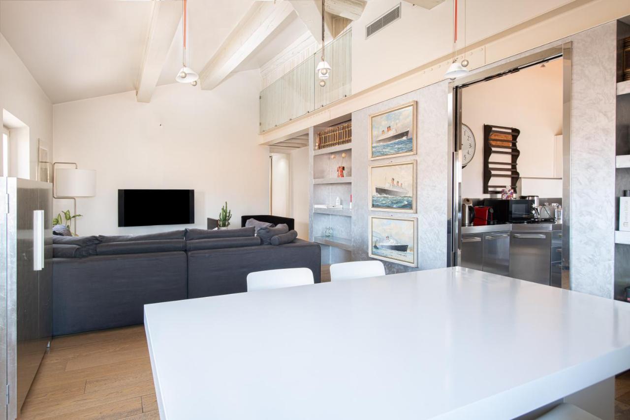 Stunning Top Floor Flat In The Heart Of Verona Exterior foto