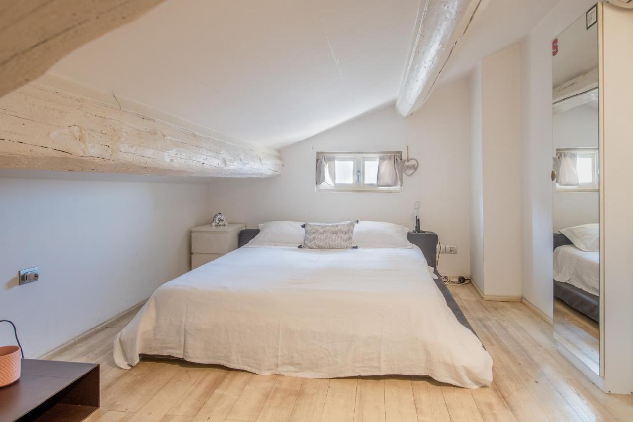 Stunning Top Floor Flat In The Heart Of Verona Exterior foto