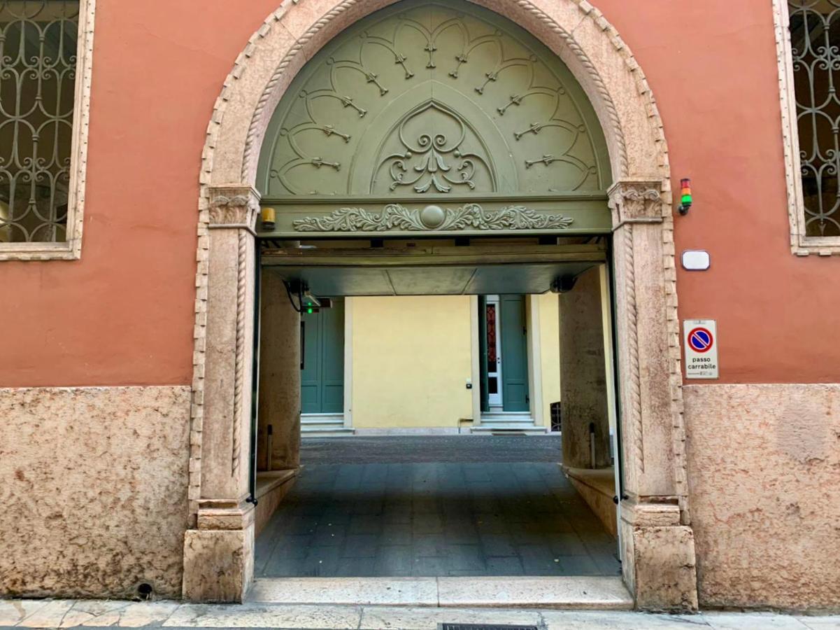 Stunning Top Floor Flat In The Heart Of Verona Exterior foto